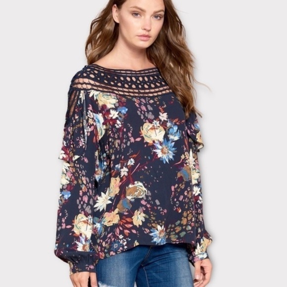 Floral print Lattice neckline multi color blouse - Picture 3 of 7